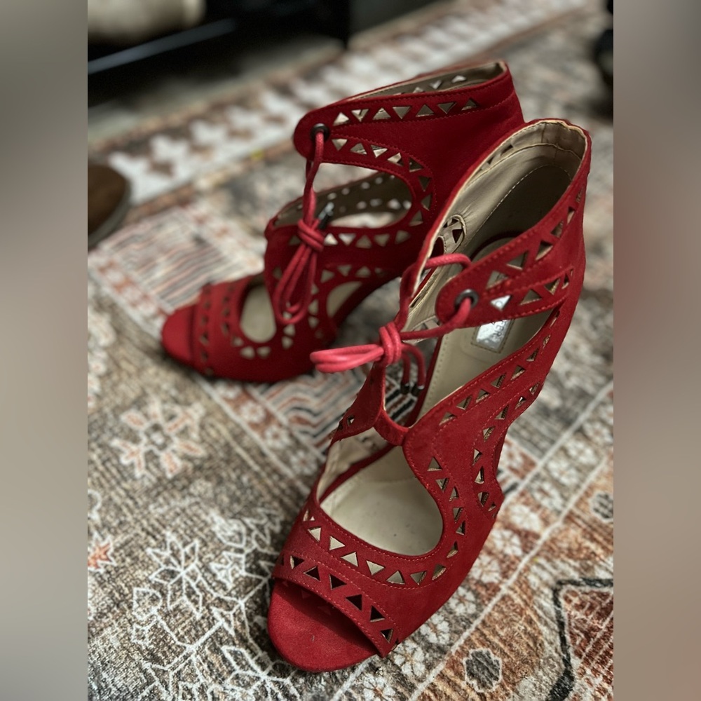 Red Heels - Picture 2 of 5
